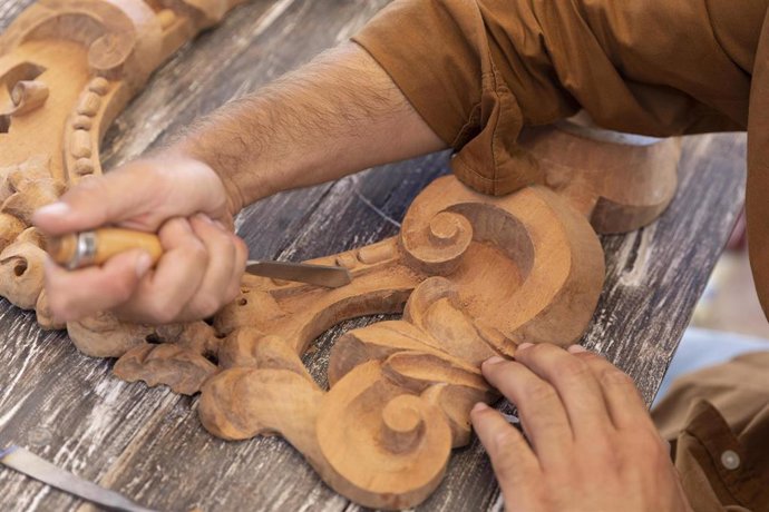 La milenaria tradición de la talla de madera