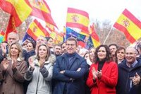 Ayuso afirma que España "va a poder con Sánchez y sus socios": "Vamos a luchar en los parlamentos y en las calles"