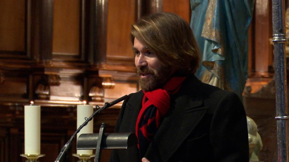 Manuel Velasco durante el funeral de su madre en la Catedral de Valladolid.