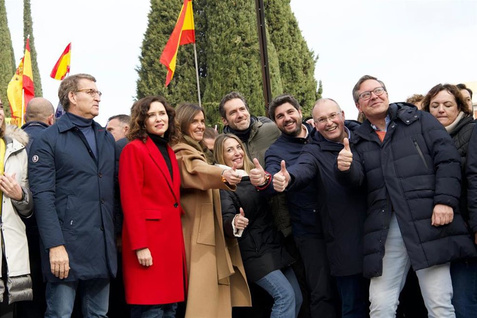 López Miras con Alberto Nuñez Feijóo en la manifestación de Madrid