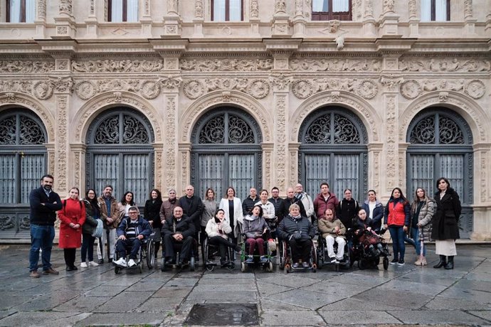 El Ayuntamiento de Sevilla crea cuatro rutas turísticas accesibles coincidiendo con el Día de las personas con discapacidad.