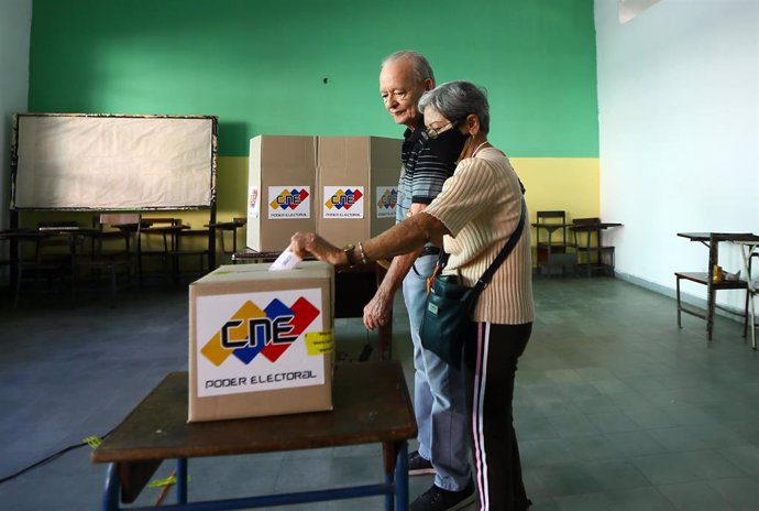 Centro de votación del referéndum sobre el Esequibo, territorio en disputa entre Venezuela y Guyana