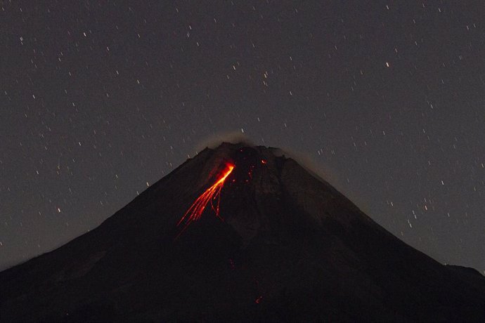 Archivo - Erupción del volcán Merapi, en Indonesia