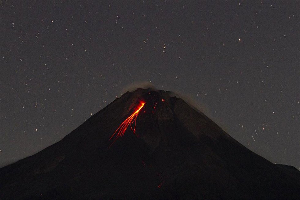 Archivo - Erupción del volcán Merapi, en Indonesia