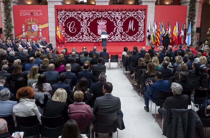 Archivo - La presidenta de la Comunidad de Madrid, Isabel Díaz Ayuso, interviene en el acto homenaje a la Constitución Española en su 44 aniversario en la Real Casa de Correos, a 2 de diciembre de 2022, en Madrid (España). 