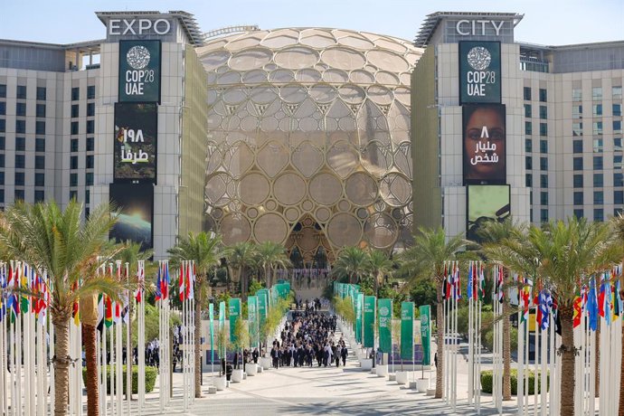 HANDOUT - 01 December 2023, United Arab Emirates, Dubai: World Heads of States walk down Al Wasl avenue after their group photo during the United Nations Climate Change Conference (COP28). Photo: Neville Hopwood/COP28/dpa - ATTENTION: editorial use only