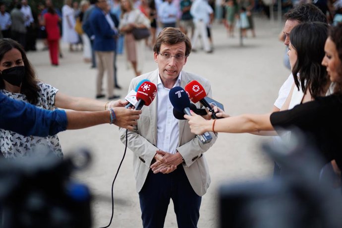 Archivo - El alcalde de Madrid, José Luis Martínez-Almeida, responde a los medios en el homenaje a Miguel Ángel Blanco, en los Jardines de Miguel Ángel Blanco