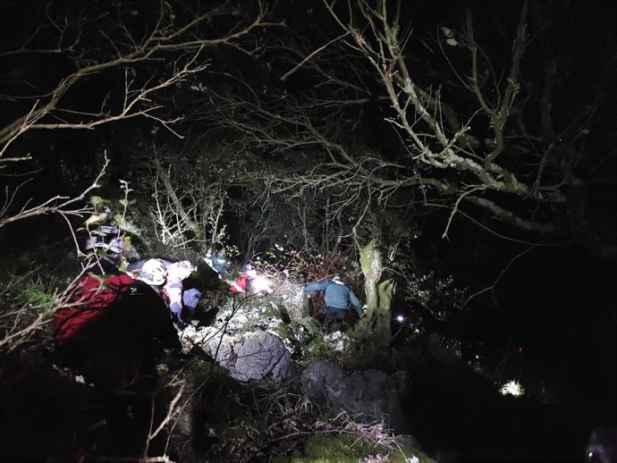 Rescatadas dos senderistas desorientados cerca de la Peña del Moro, en Ramales