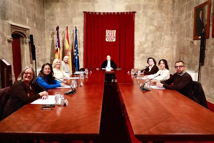 La presidenta del Govern, Marga Prohens, reunida con una delegación del Comité Español de Representantes de Personas con Discapacidad (Cermi).