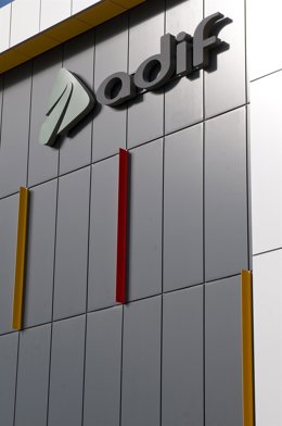 Archivo - Adif, compañía pública titular y gestora de la red ferroviaria