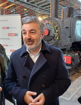 El consejero de Fomento, Cooperación Local y Prevención de Incendios del Principado de Asturias, Alejandro Calvo, asiste al acto de reconocimiento al sector ferroviario, organizado por CCOO, por la apertura de la Variante de Pajares, en Gijón.