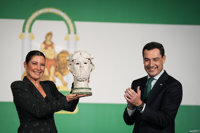 Sara Baras repasa el talento andaluz en su homenaje a la bandera del 4D: "Lo eres todo y nos dejas volar sin soltarnos"