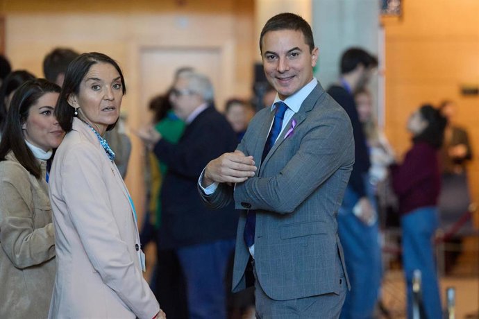 La portavoz del PSOE en el Ayuntamiento de Madrid, Reyes Maroto y el secretario general del PSOE-Madrid, Juan Lobato, tras el pleno en la Asamblea de Madrid, a 23 de noviembre de 2023, en Madrid (España).