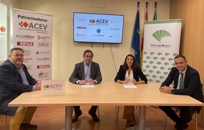 Unicaja Banco y la ACEV renuevan su colaboración para apoyar a las empresas de Vélez-Málaga.