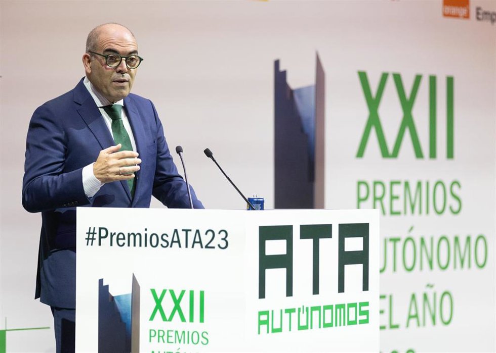 El presidente de ATA, Lorenzo Amor, interviene durante la entrega de los Premios Autónomo del Año 2023, en el Auditorio Santander, a 20 de noviembre de 2023, en Madrid (España).
