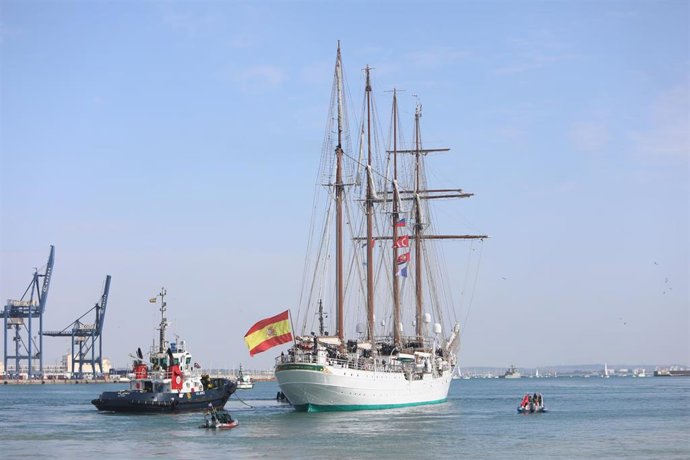 Archivo - Salida del buque escuela 'Juan Sebastián de Elcano' con motivo del inicio de su XCIV crucero de instrucción a 12 de febrero del 2022 en Cádiz (Andalucía)