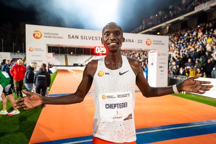 Archivo - El atleta ugandés Josua Cheptegei, ganador de la San Silvestre Vallecana de 2022.