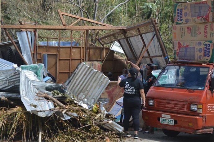Archivo - Imagen de archivo de los restos de una vivienda tras un terremoto en Filipinas. 