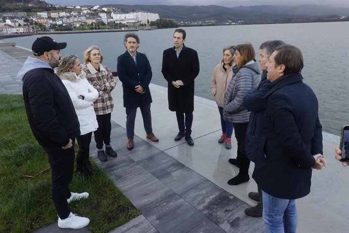 Visita del conselleiro do Mar, Alfonso Villares, al puerto de Ortigueira (A Coruña), a 4 de diciembre de 2023.