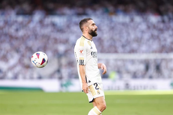 Archivo - El lateral del Real Madrid Daniel Carvajal, durante el duelo ante Osasuna de LaLiga EA Sports 2023-2024, en el Santiago Bernabéu. 