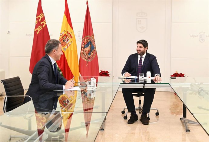 El presidente del Gobierno de la Región de Murcia, Fernando López Miras, reunido con el alcalde de Lorca, Fulgencio Gil