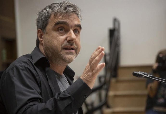 Archivo - El parlamentario de EH Bildu Mikel Otero en el Parlamento