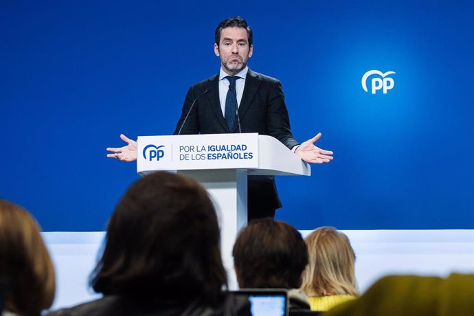 El portavoz y vicesecretario de Cultura del PP, Borja Sémper, ofrece una rueda de prensa posterior a la reunión del Comité de Dirección del Partido Popular, en la sede nacional del PP, a 4 de diciembre de 2023, en Madrid (España). Durante la comparecenc