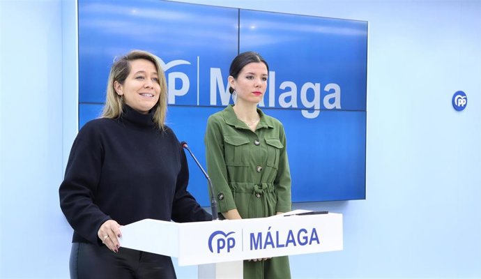 Las parlamentarias andaluzas del PP Loli Caetano y Jéssica Trujillo en rueda de prensa
