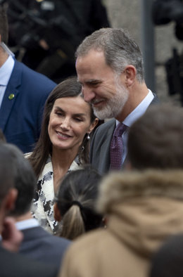 El Rey Felipe VI y la Reina Letizia durante la inauguración de la Residencia Comunitaria Hospital del Rey, a 30 de noviembre de 2023, en Toledo, Castilla-La Mancha (España). Esta residencia que dispone de 60 plazas, se suma a la red de dispositivos de