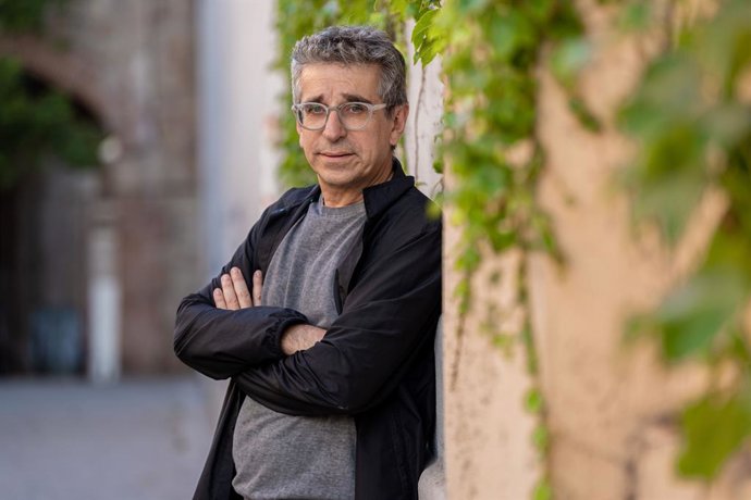 Jordi Martí Grau es licenciado en Ciencias de la Educación y ha sido teniente de alcalde responsable del Área de Cultura, Educación, Ciencia y Comunidad del Ayuntamiento de Barcelona.