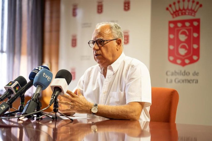 Archivo - El presidente del Cabildo de La Gomera, Casimiro Curbelo