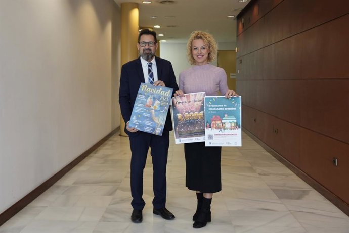 El concejal delegado de Carretera de Cádiz, Francisco Pomares, presenta las actividades navideñas del distrito