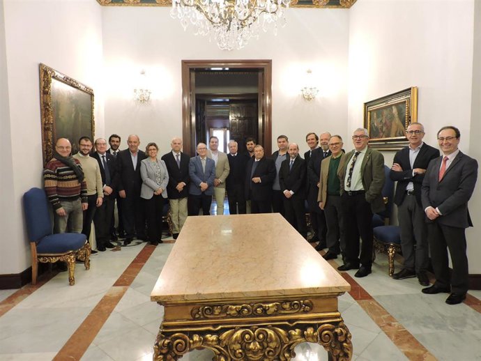 Foto de familia tras la entrega de los Premios Ascil en la Casa de la Provincia de Sevilla.