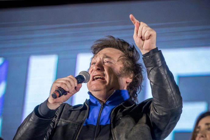 FILED - 16 November 2023, Argentina, Cordoba: Extreme right-wing candidate for the presidency for the party La Libertad Avanza Javier Milei speaks at the final campaign event. Photo: Sebastian Salguero/dpa