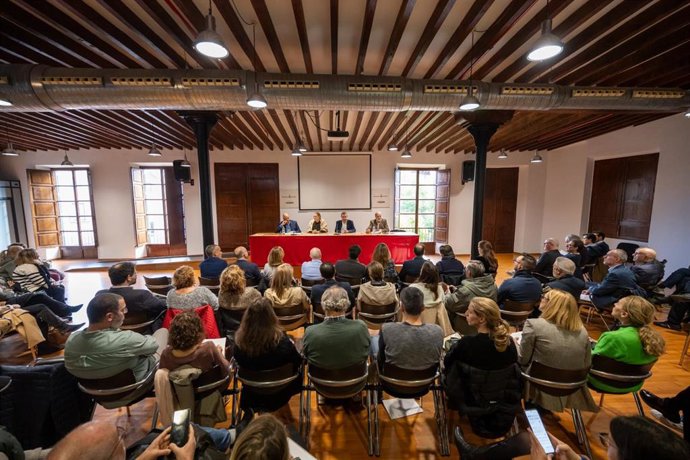 Cort presenta el Observatorio de la Vivienda a colegios, asociaciones y promotores.