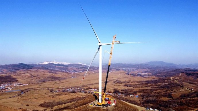 World's Heaviest Wheeled Crane, the XCA3000, Achieves Milestone in First Lift