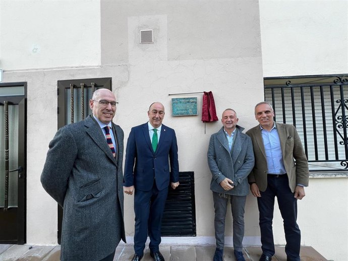 (Izda) Carlos Martín Tobalina, Viceconsejero De Economía Y Hacienda De La Junta; Miguel Ángel De Vicente,Presidente De La Diputación De Segovia; Gabriel Pérez Gómez, Alcalde De Carrascal Y Manuel Hurtado, Director General De Incusa.
