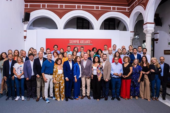 Archivo - Foto de familia de una reunión de la Interparlamentaria del PSOE-A en Sevilla el 4 de septiembre de 2023. (Foto de archivo).