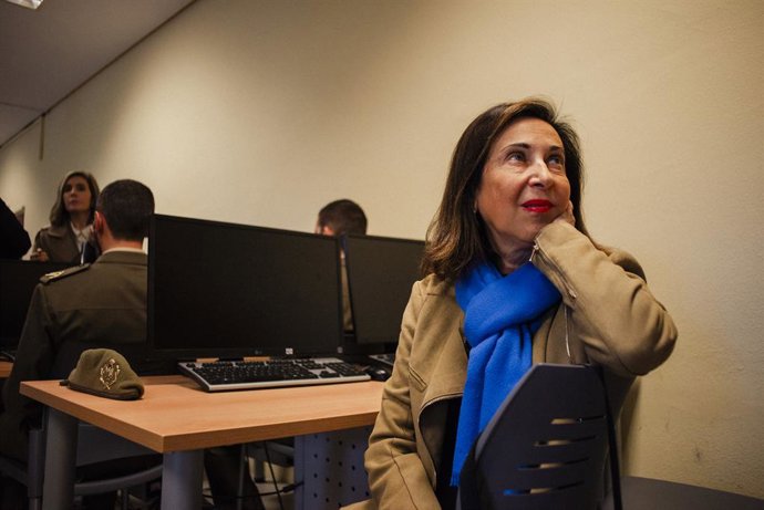 La ministra de Defensa en funciones, Margarita Robles, durante su visita a la Academia de Infantería del Ejército de Tierra, a 9 de noviembre de 2023, en Toledo, Castilla-La Mancha (España). Robles se ha reunido hoy con una representación del personal u