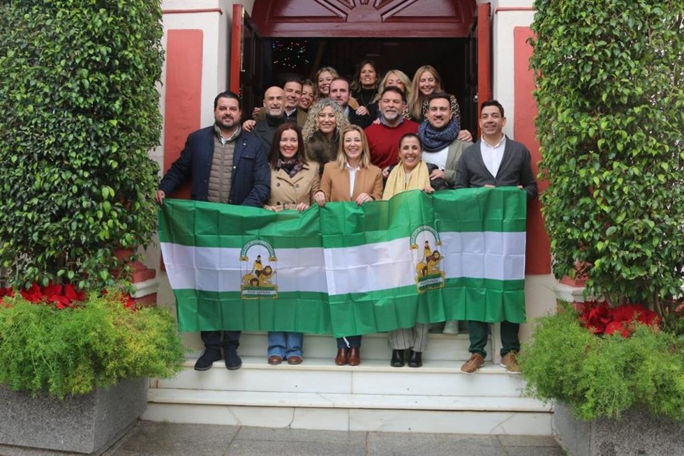 Alcalá de Guadaíra celebra el Día de la Bandera Andaluza con la participación de más de mil niños.