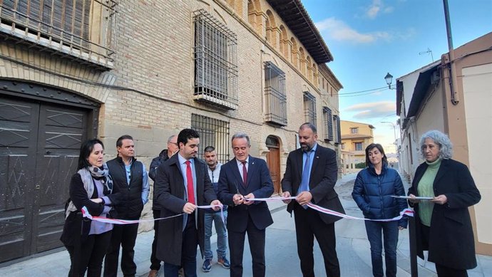 El presidente de la DPZ, Juan Antonio Sánchez Quero, inaugura la rehabilitación de la casa palacio Torres Solanot en Bujaraloz, financiada por la DPZ