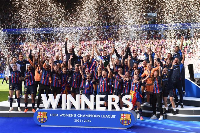Archivo - El FC Barcelona celebra la conquista de la Liga de Campeones Femenina 22-23