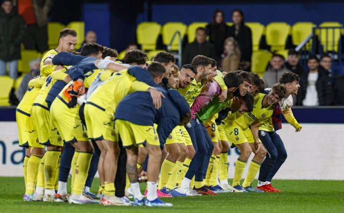 Los jugadores del Villarreal B celebran su victoria ante la SD Eibar en LaLiga Hypermotion 23-24