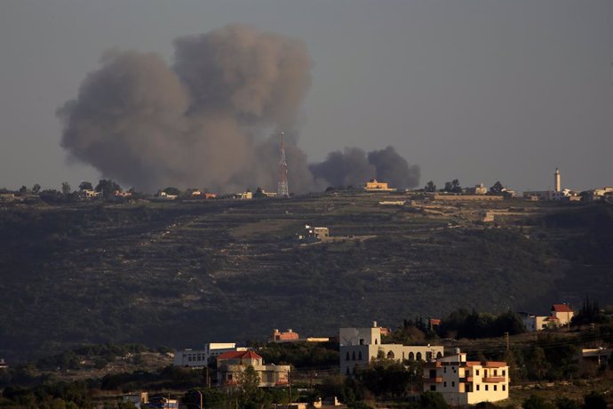 Fum causat per una explosió al Líban després d'un atac israeli contra posicions d'Hezbolá