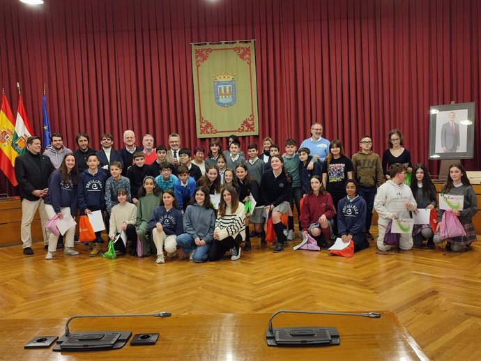 Más de 300 trabajos de 14 centros educativos de Logroño concurrieron al certamen sobre la Constitución Española