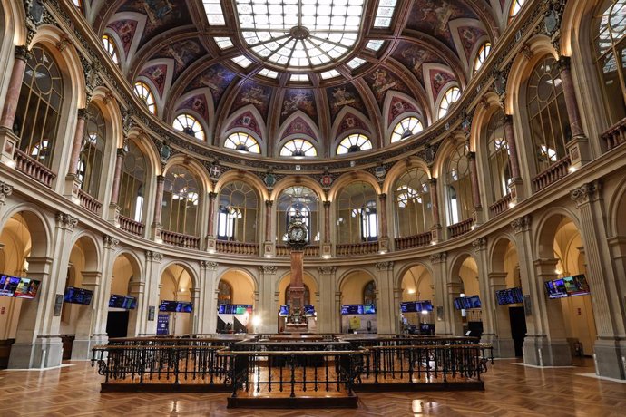 Archivo - Vista general del Palacio de la Bolsa, en Madrid (España). 