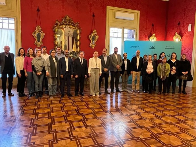 El Parlament firma el Pacto por la Inclusión Social.