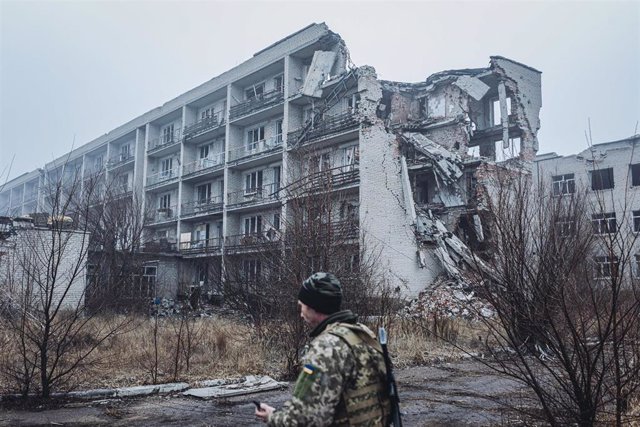 Archivo - Foto de archivo de un militar de Ucrania en la ciudad de Marinka, situada en la provincia de Donetsk (este)