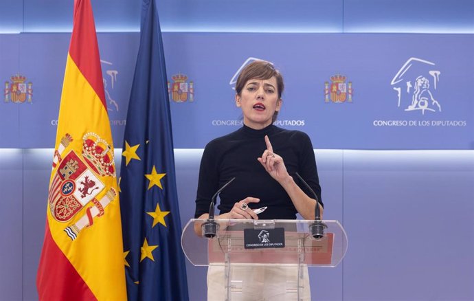La portavoz de Sumar en el Congreso, Marta Lois, durante una rueda de prensa posterior a la reunión de la Junta de Portavoces, a 23 de noviembre de 2023, en Madrid (España).