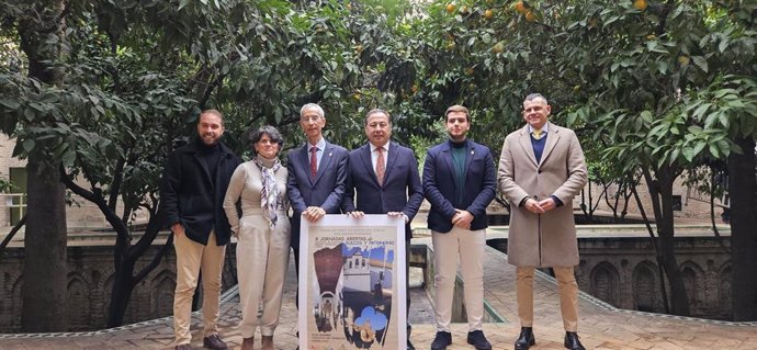 El delegado del Gobierno andaluz y el alcalde de Utrera presentan las III jornadas abiertas de dulce y patrimonio del convento de Madres Carmelitas.